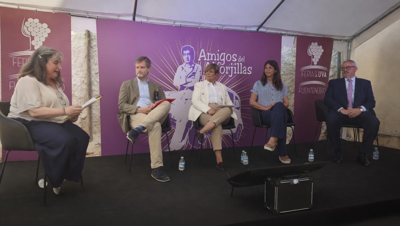 Fuentenebro se convierte en el centro del debate sobre el futuro del sector vitivinícola